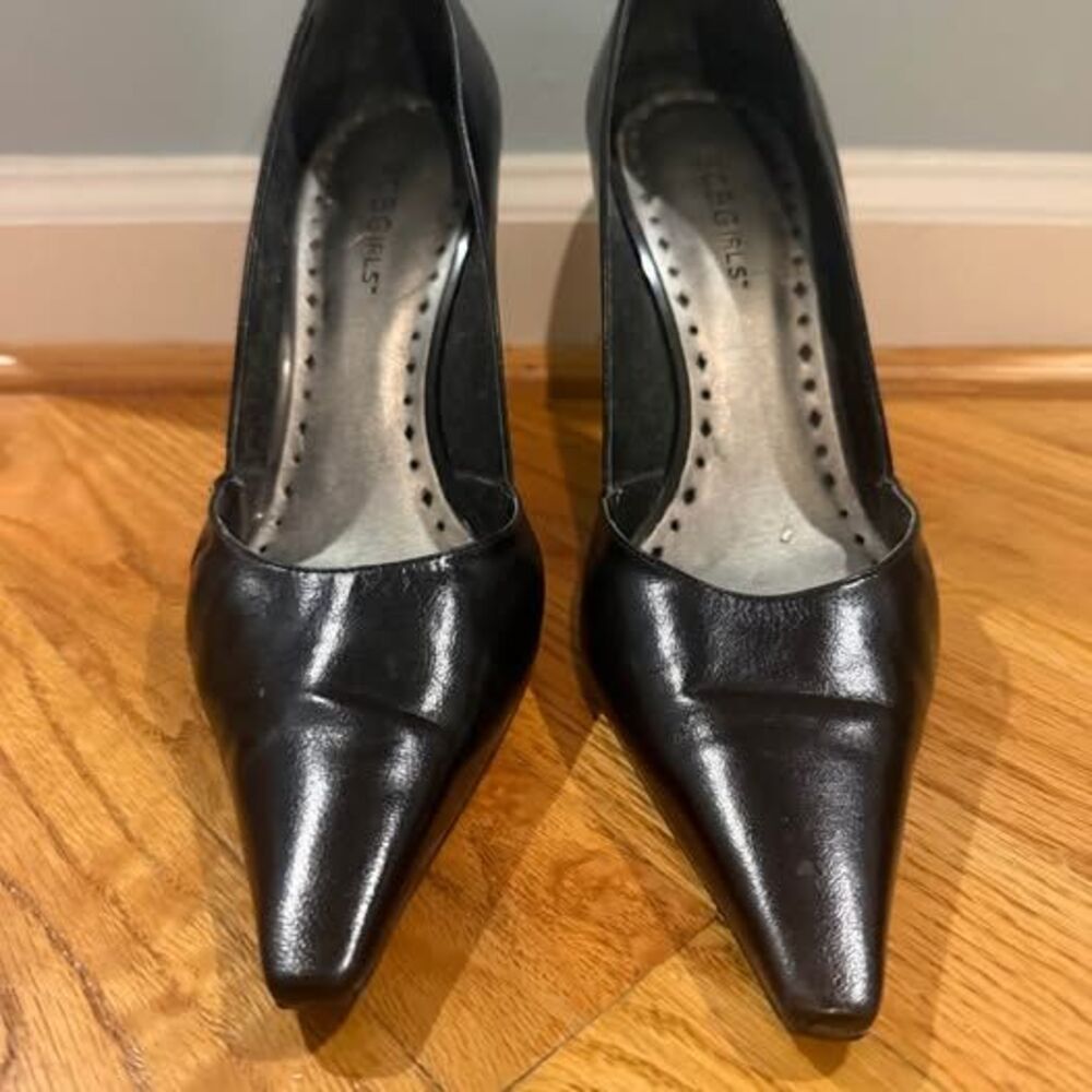 BCBGirls Black Pointed-Toe Pumps Size 8.5M